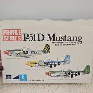 Vintage 1/72 Scale - P-51D Mustang Model Kit